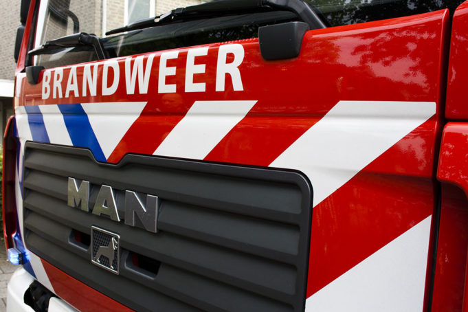 Bergen op Zoom - In een woning aan de Saturnuslaan in Bergen op Zoom is vannacht rond 04.30 uur brand ontstaan. De politie gaat er van uit dat de brand is aangestoken en doet onderzoek. Door de brand is aan en in de woning flinke schade ontstaan. De politie vraagt eventuele getuigen, die nog geen contact met ons hebben gehad, zich te melden. Dat kan via het algemene telefoonnummer van de politie (0900-8844) of via What’s App (06-12207006). Vermeld bij uw contact graag het zaaknummer 2019-255447. De brand is geblust door de bewoners van de woning en door de brandweer. Hierdoor werd ergere schade en/of letsel voorkomen. Naar de oorzaak van de brand is door de recherche een onderzoek gestart.