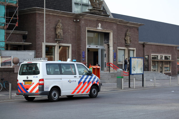 Politie bij station Roosendaal
