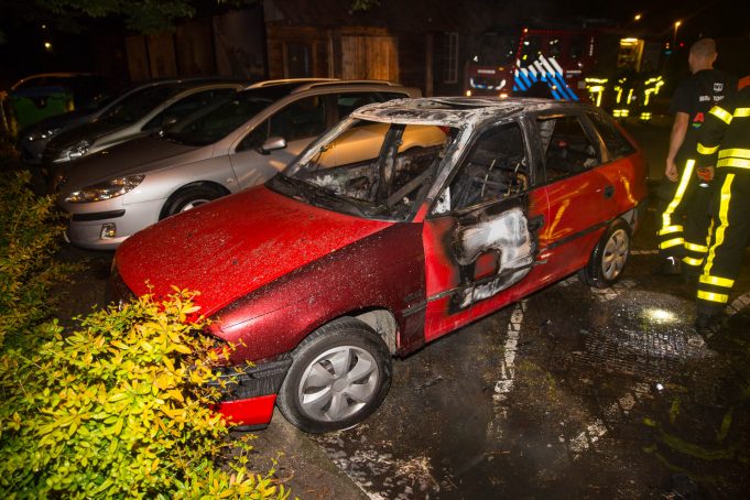 Auto uitgebrand aan Hendrik Gerard Dirckxstraat in Roosendaal
