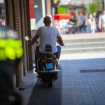 Politie en Buurtpreventie houden actie op Dijkcentrum in Roosendaal - Foto: Christian Traets