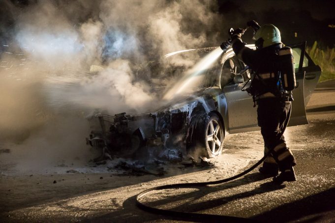 Auto uitgebrand aan Nelson Mandelaweg in Roosendaal
