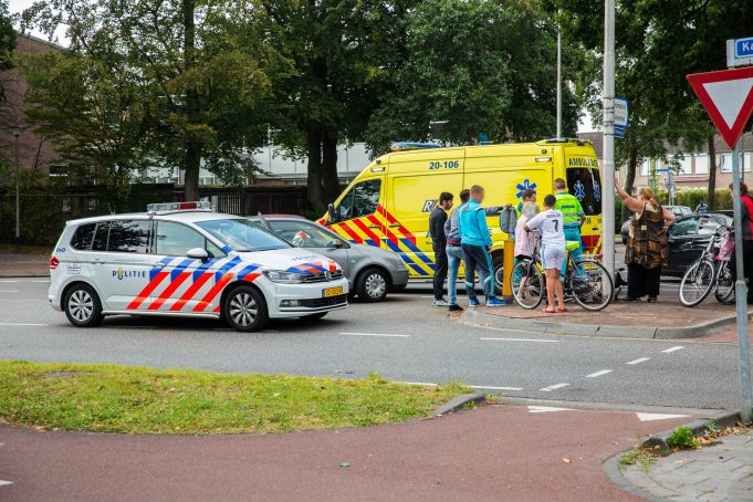 Oudere vrouw gewond na aanrijding in Roosendaal