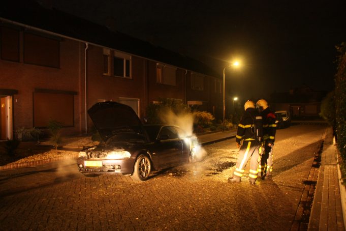 Auto uitgebrand aan Verdistraat in Sint Willebrord