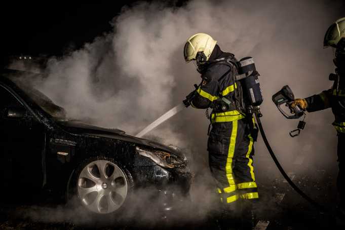 Auto in brand op Nelson Mandelaweg in Roosendaal