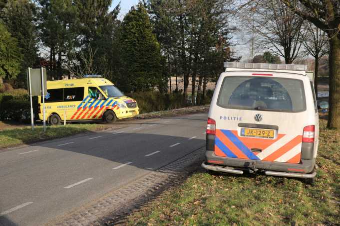 Fietser zwaargewond na aanrijding met auto bij Sint Willebord