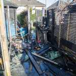 Schuttingen en tuinhuis verwoest door brand aan Toermalijndijk in Roosendaal