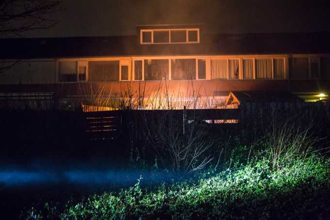 Brand in tuin van woning aan Dingenadonk in Roosendaal