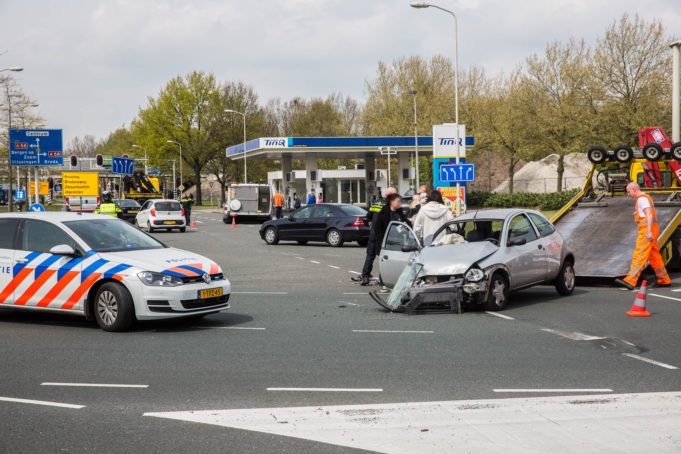 Ongeluk met paardentrailer op de Van Beethovenlaan in Roosendaal