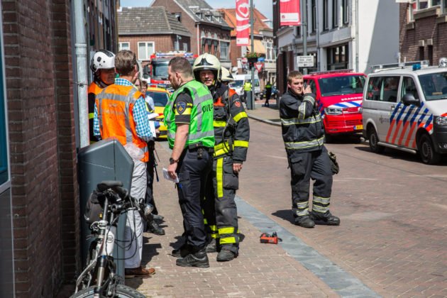 Bewoonster en politieagent naar ziekenhuis na brand in Roosendaal