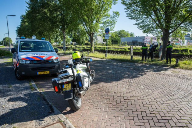 Duiker arrestatieteam haalt kluis uit Roosendaalse Vliet