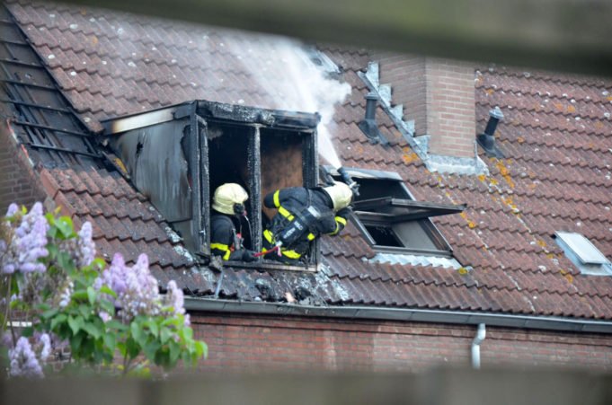 Twee gewonden bij woningbrand aan de Heinsiusstraat in Bergen op Zoom