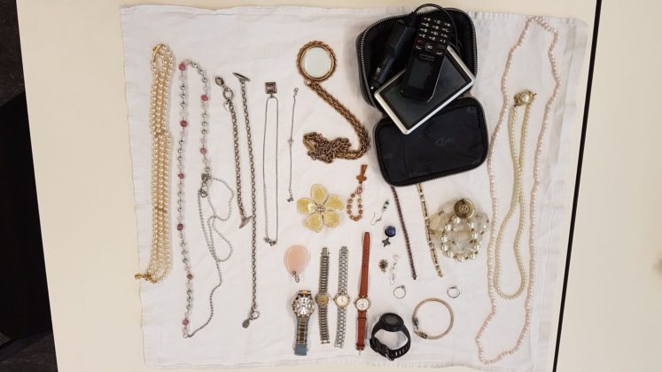 Politieteam Roosendaal: 'Herkent u deze sieraden?'