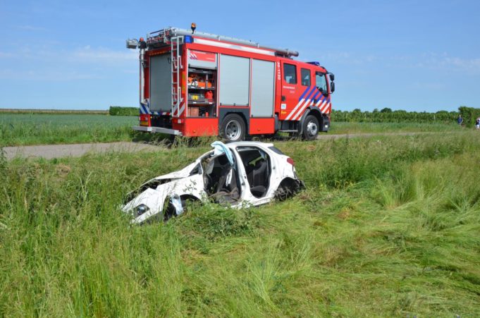 Persoon bekneld bij ongeluk aan Oostmiddelweg in Willemstad