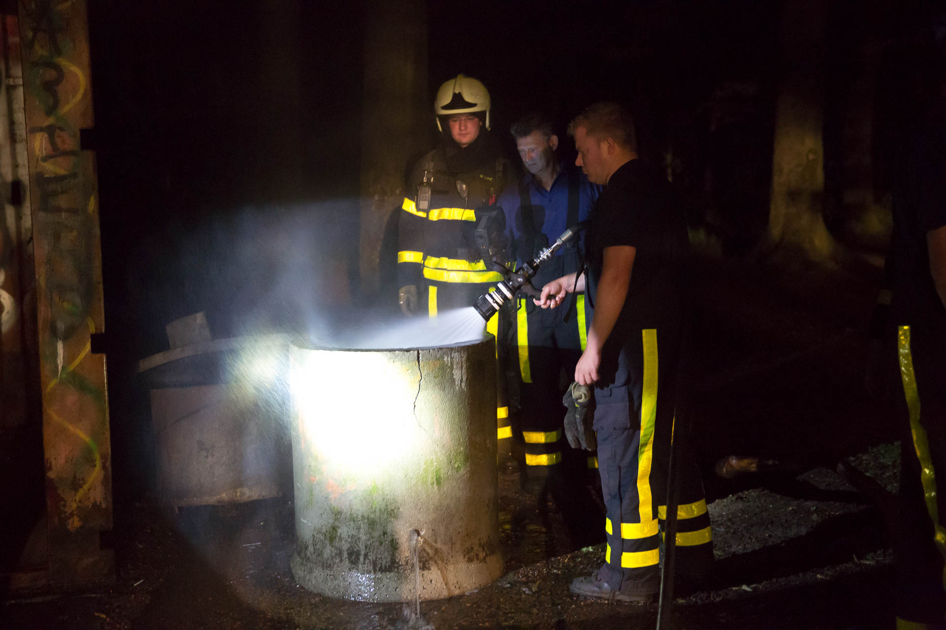 Prullenbak bij hangplek Visdonk Roosendaal in brand gestoken