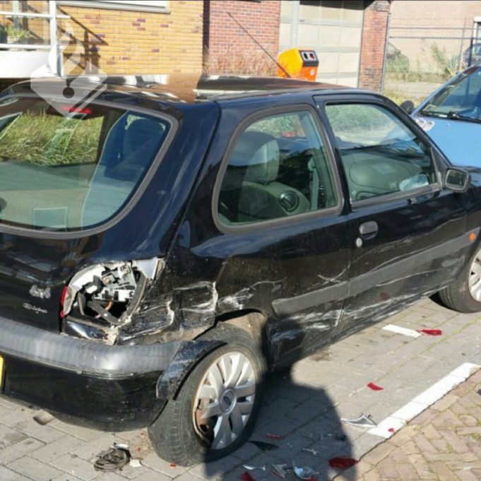 Politie zoekt beschadigde BMW na doorrijding botsing in Roosendaal