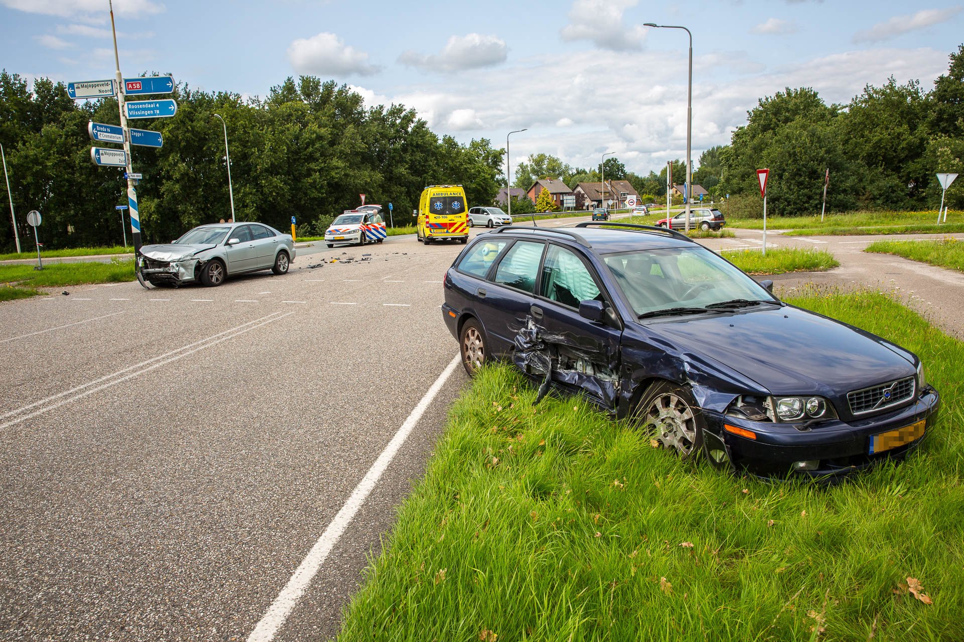 Auto's zwaar beschadigd bij ongeluk in Zegge
