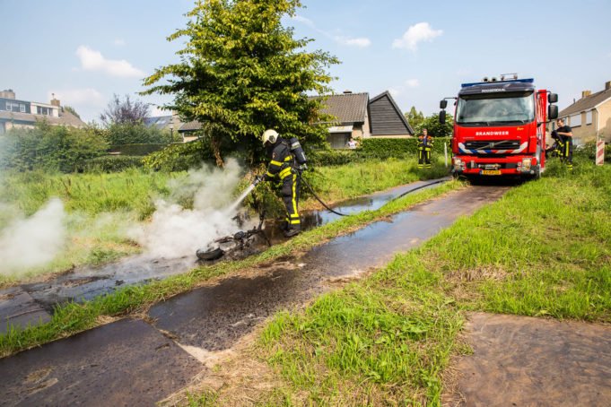 Bromfiets uitgebrand langs Watermolenbeek in Roosendaal