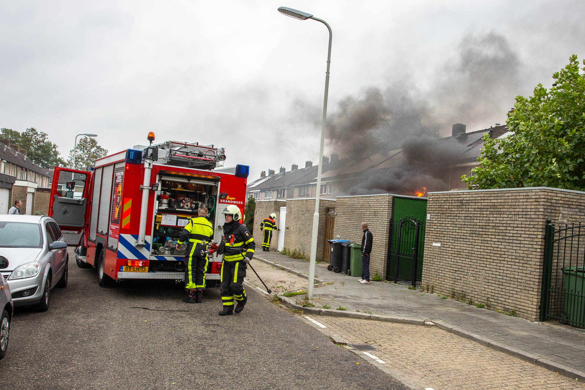 Schutting en schuur in brand aan Odiliadonk in Roosendaal
