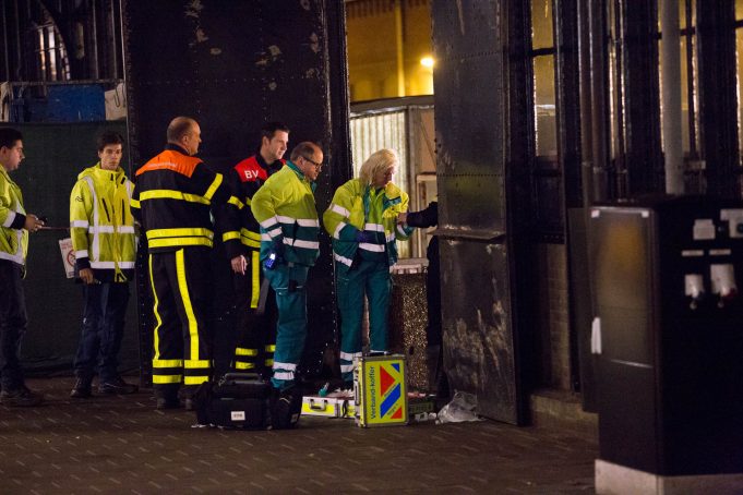 Slapende man bekneld in geactiveerde perscontainer op station Roosendaal