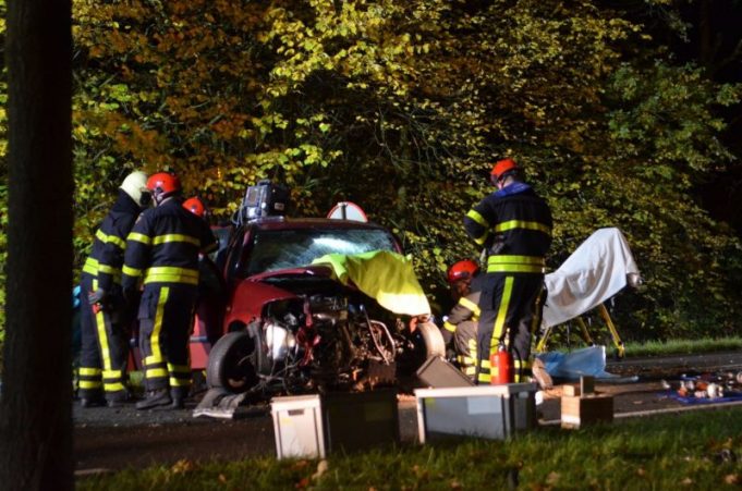 Twee gewonden bij eenzijdig ongeval in Hoeven