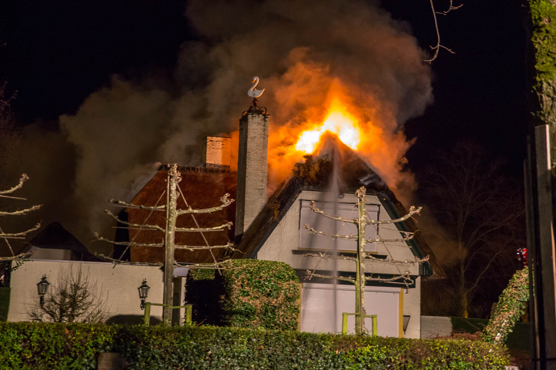 Politie onderzoekt woningbrand in Roosendaal
