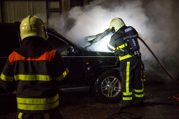 Auto in brand Opnieuw autobrand in de wijk Kroevenaan de Argon in Oud Gastel