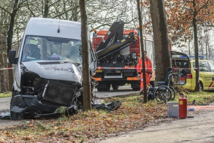 Vrouw (62) overlijdt na eenzijdig verkeersongeval taxi in Sprundel