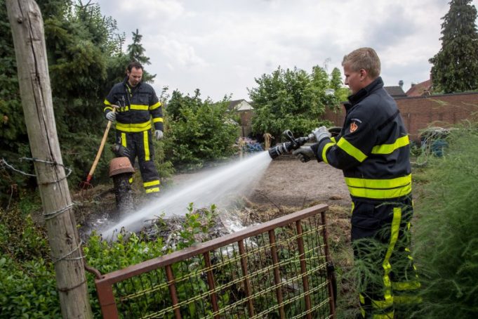 Brand in moestuin aan Willem Barentszstraat in Roosendaal