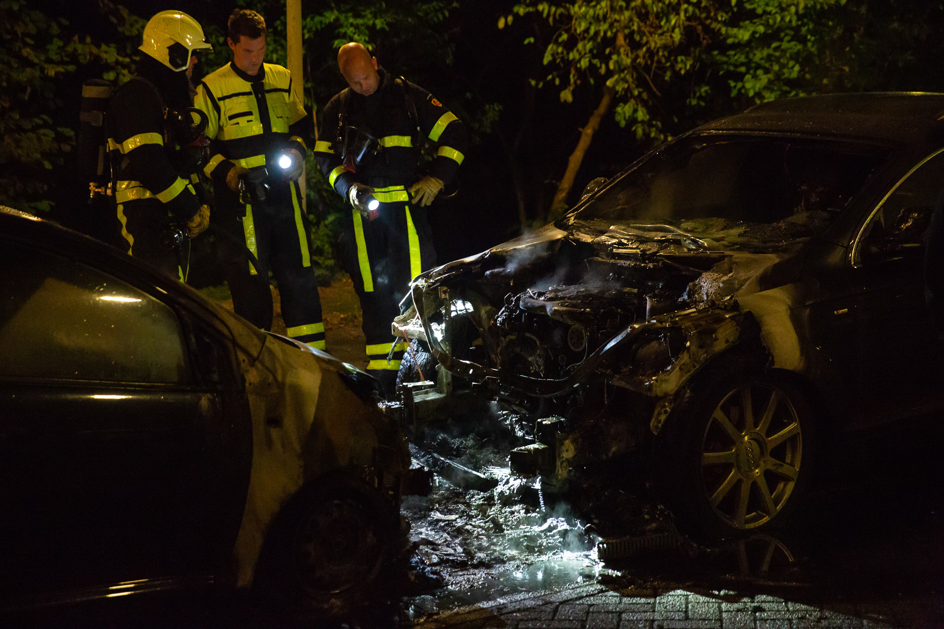 Twee auto's in brand aan Groeshof in Bergen op Zoom