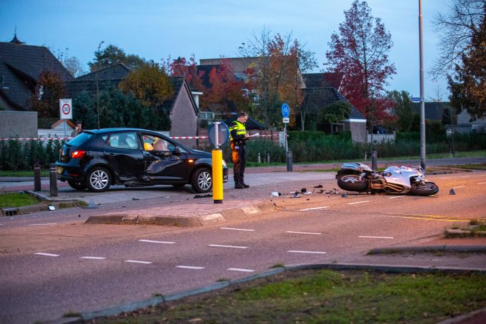 Motorrijder ernstig gewond na botsing met auto in Wouw