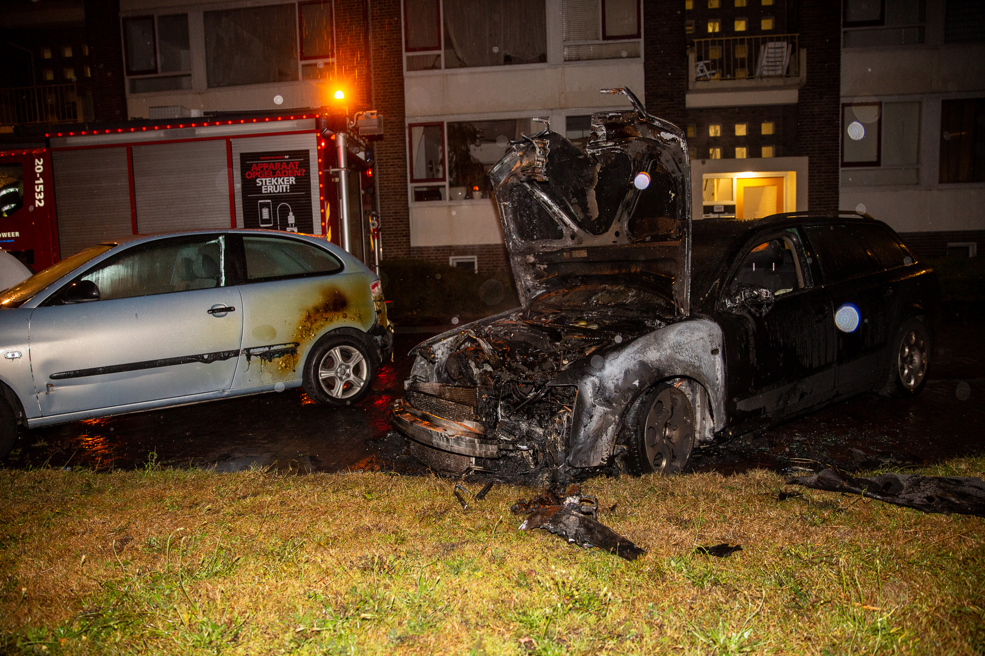Auto brandt volledig uit in Bergen op Zoom