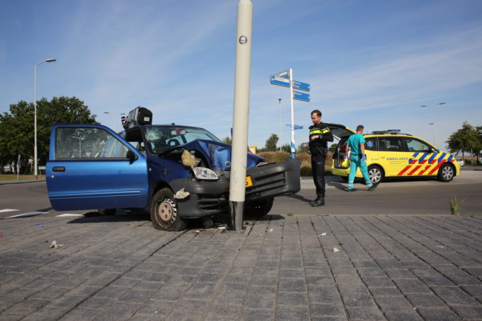 Twee personen gewond bij eenzijdig ongeval in Roosendaal
