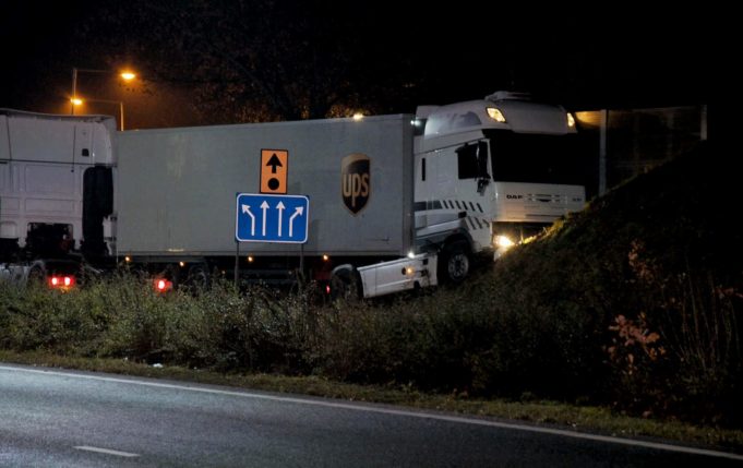 Chauffeur overleden bij eenzijdig ongeval in Bergen op Zoom