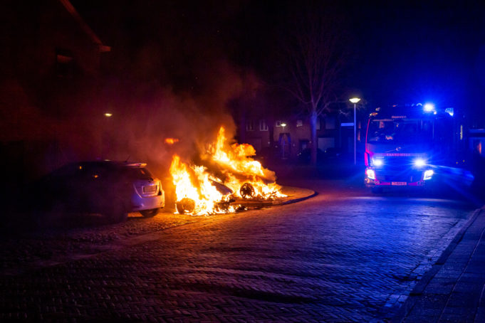 Twee auto's uitgebrand in Sint Willebrord