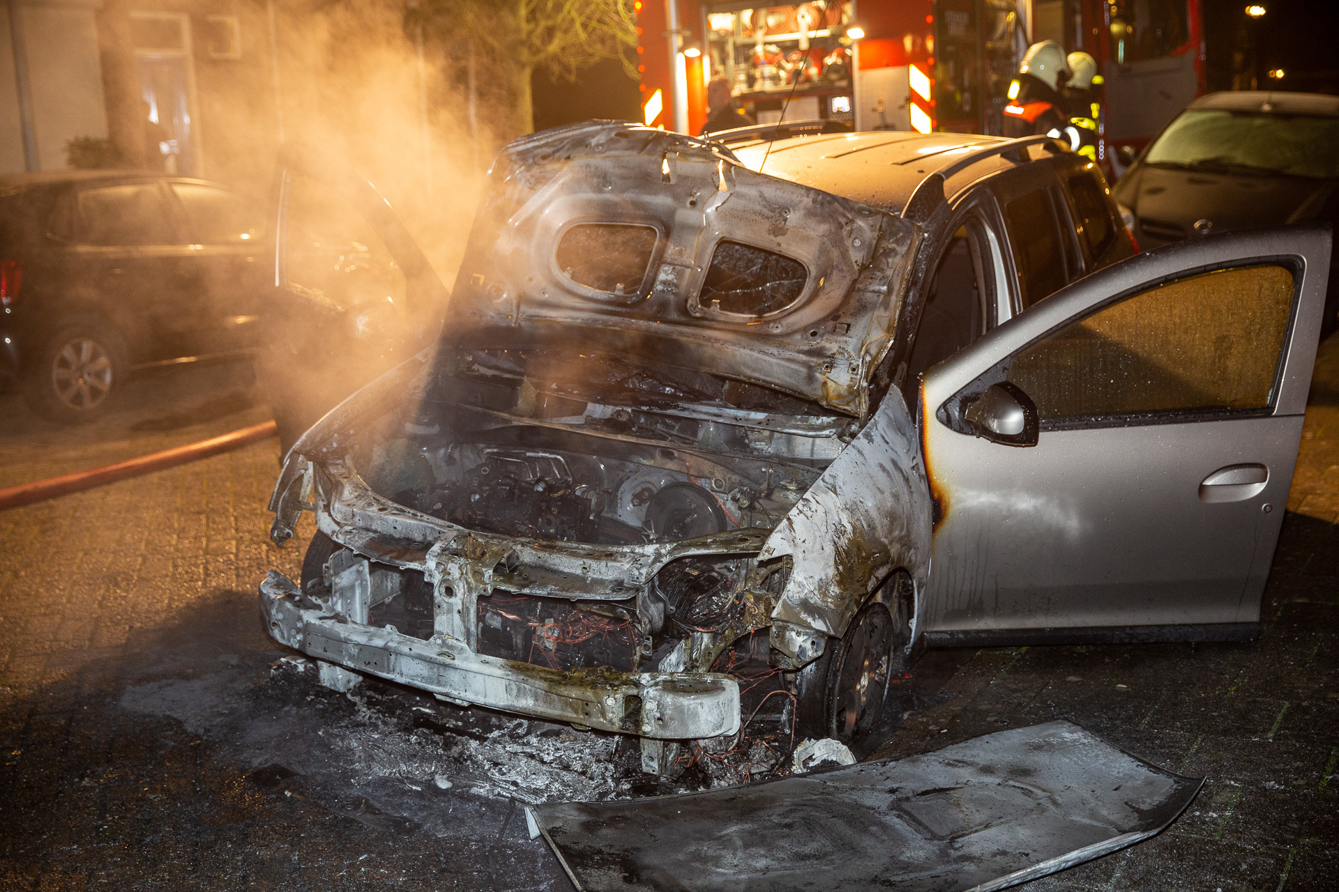 Auto door brand zwaar beschadigd in Halsteren