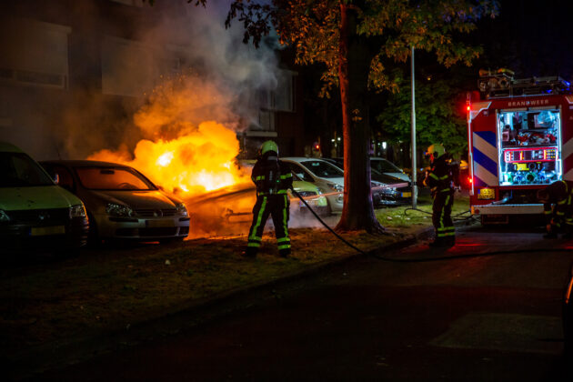 Auto volledig uitgebrand in Roosendaal