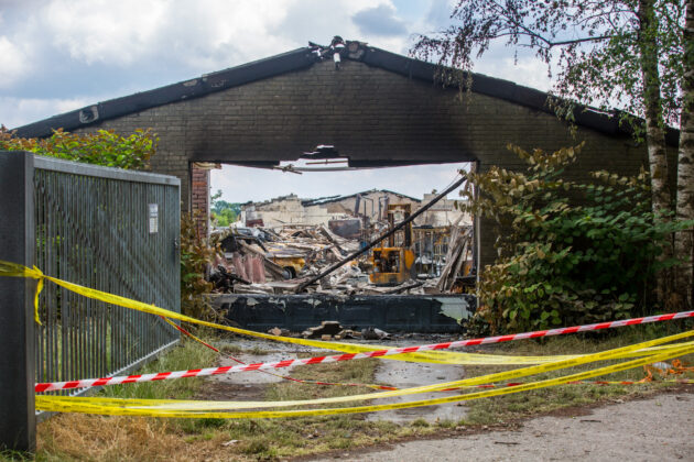 Groot drugslab ontdekt in afgebrande loods in Wouwse Plantage