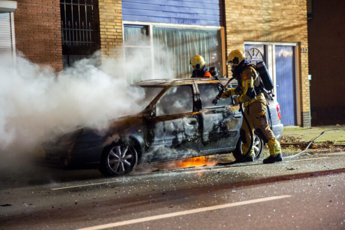 Auto uitgebrand aan Kalsdonksestraat in Roosendaal