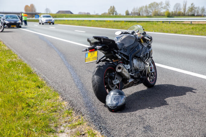 Motorrijder gewond na ongeval op A59 bij Fijnaart