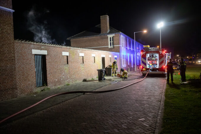 Brand slaat over naar schuurtje in Bergen op Zoom