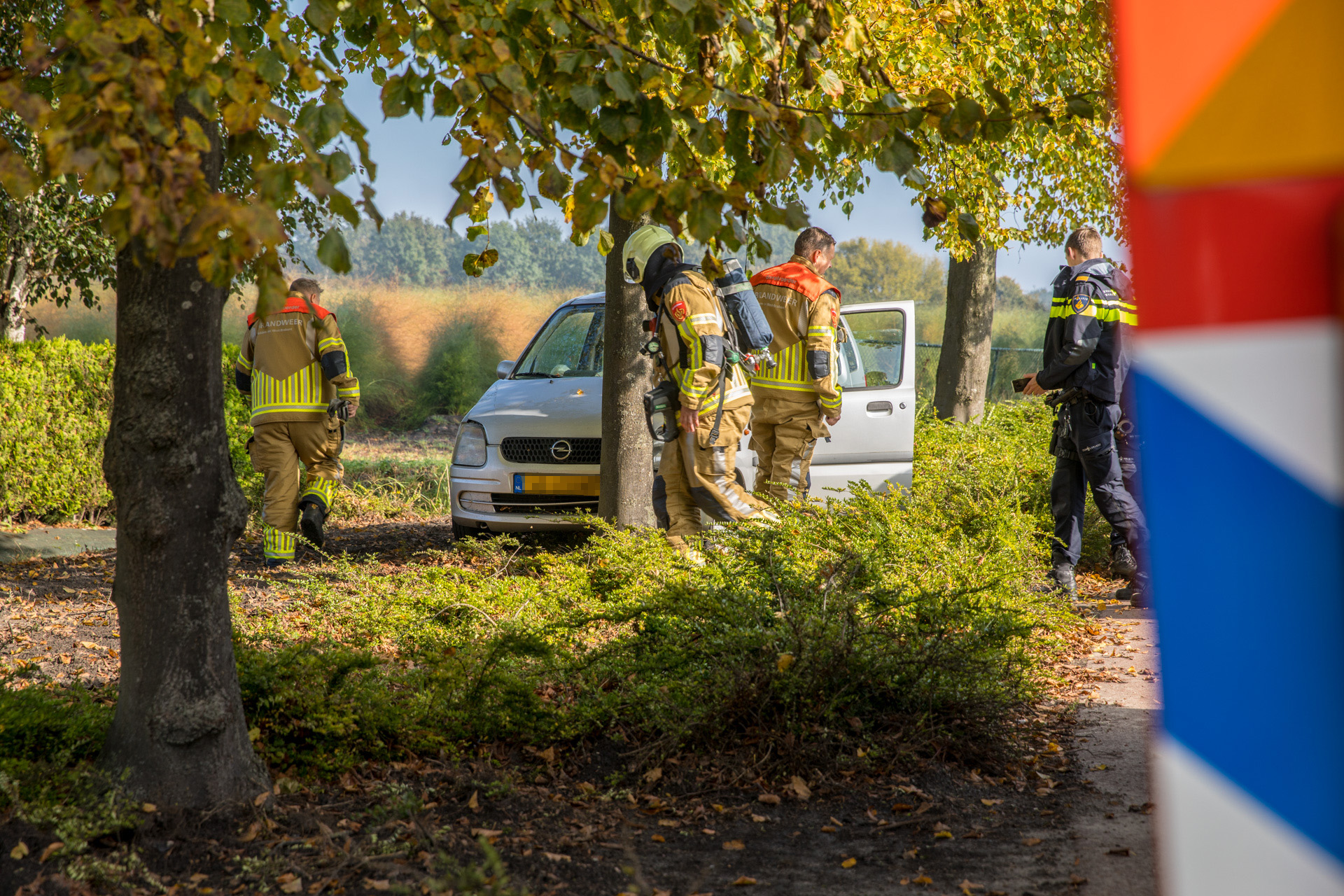 Automobiliste gewond na botsing tegen boom in Wouw