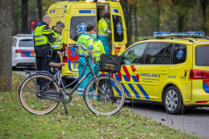Fietsster (14) gewond bij botsing met politiewagen in Roosendaal