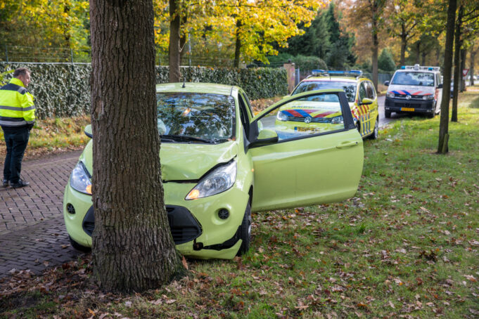 Automobilist gewond bij botsing tegen boom in Rucphen
