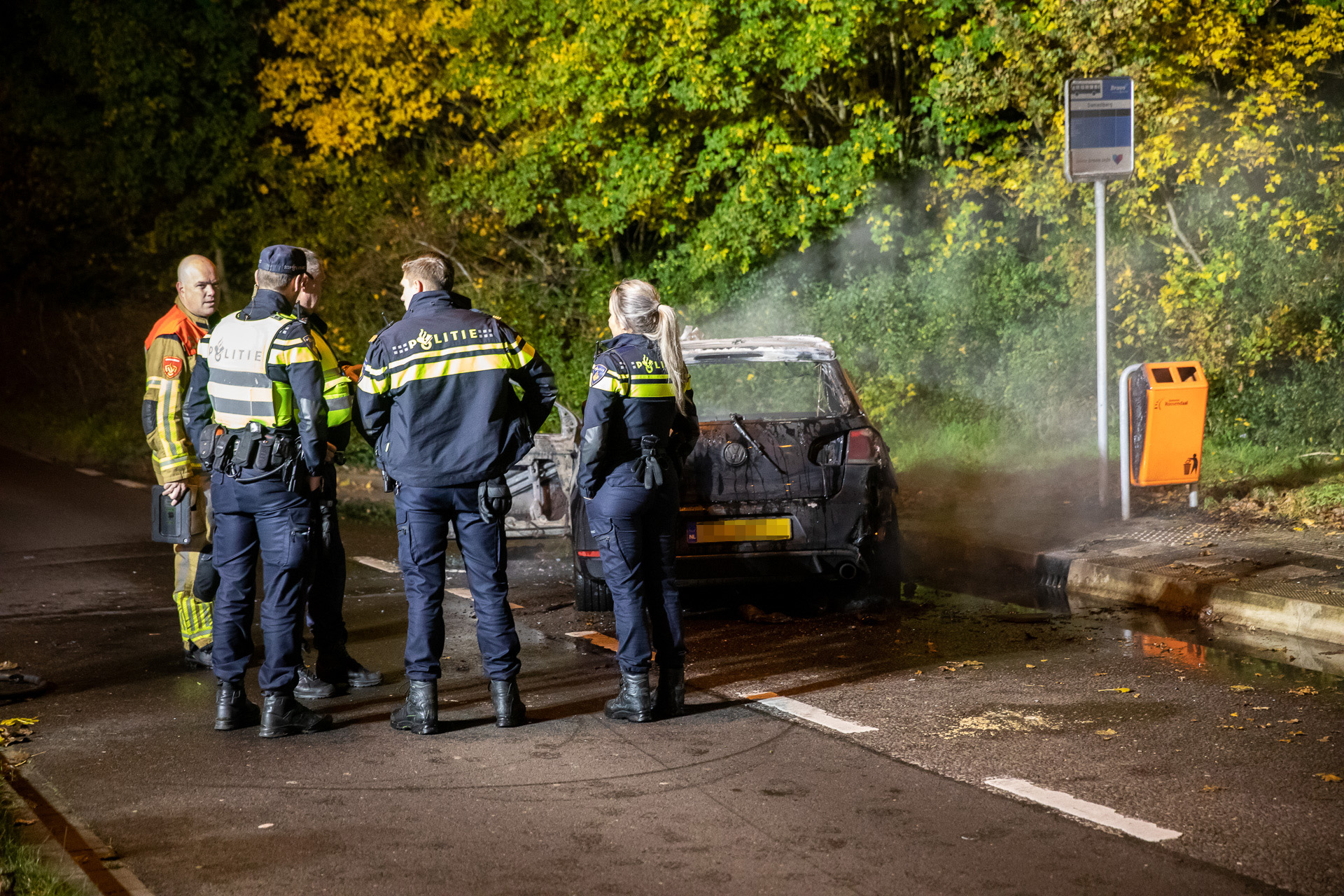 Auto volledig uitgebrand in Roosendaal, bestuurder spoorloos