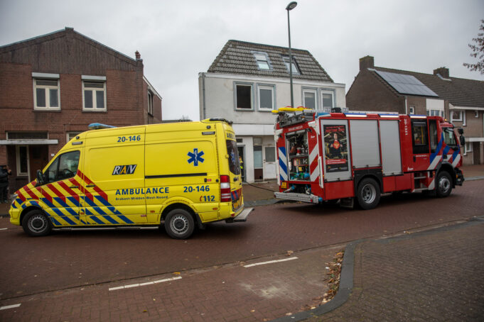 Keukenbrand in woning in Roosendaal, bewoner ademt rook in