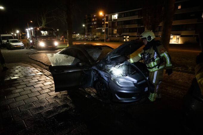 Auto zwaar beschadigd na brand aan Jan Vermeerlaan
