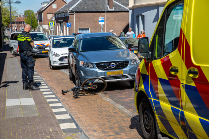 Wielrenner gewond bij botsing met auto in Oudenbosch