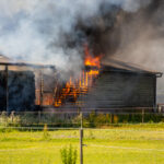 Hooischuur van manege in Wouwse Plantage verwoest door grote brand