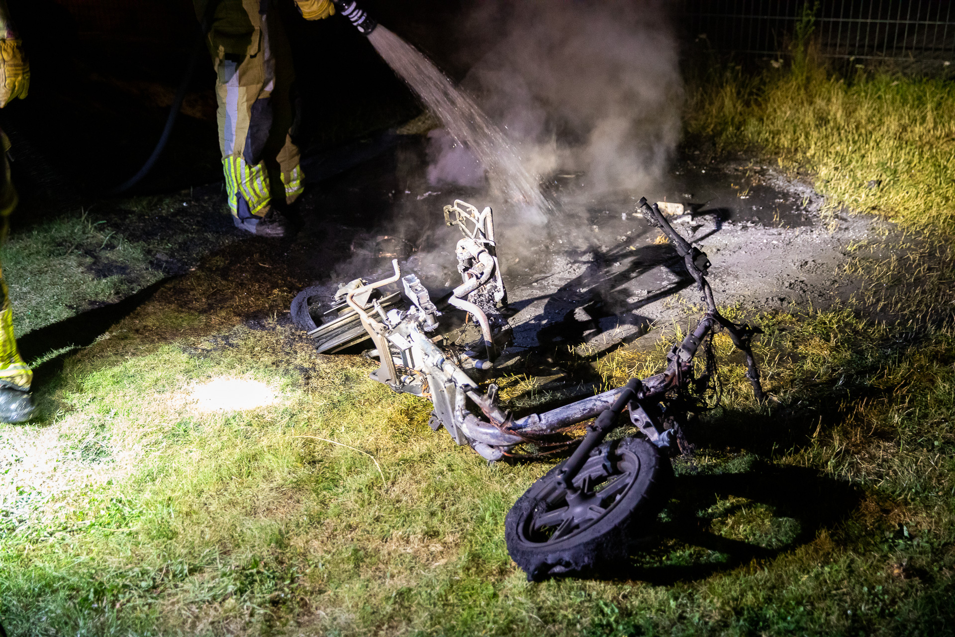 Elektrische scooter uitgebrand in Langdonk