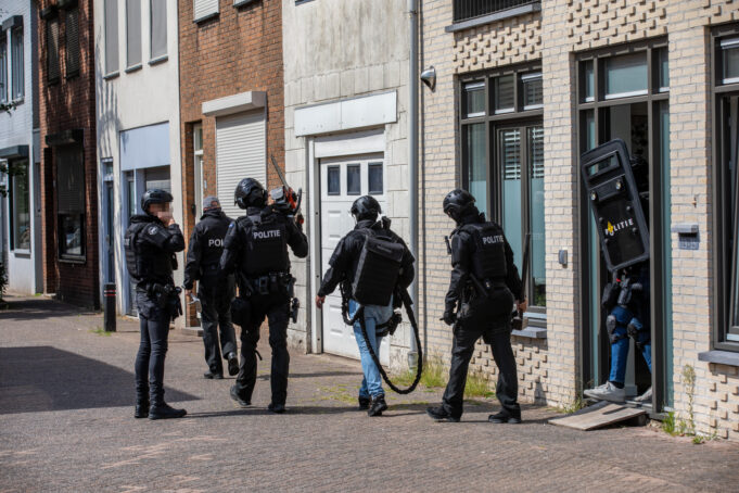 Politie valt pand binnen in Roosendaal